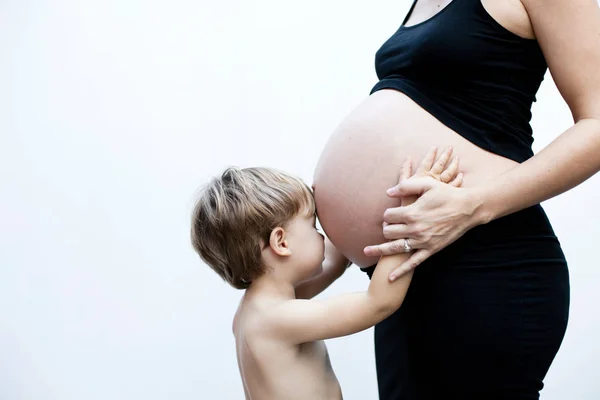 Niño Con Madre Embarazada —  Fotos de Stock
