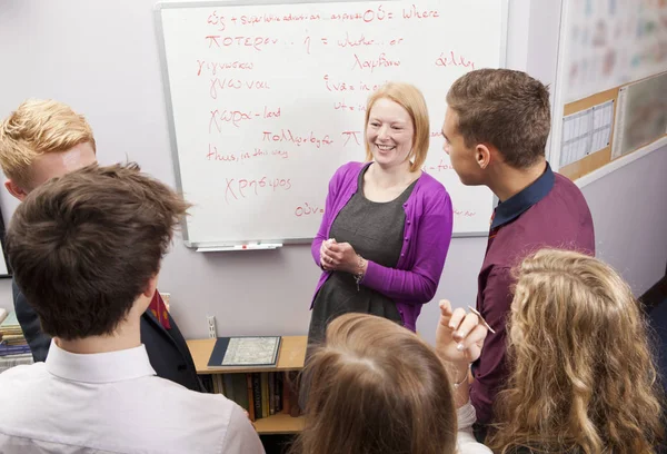 Enseignants Élèves Parlant Classe — Photo