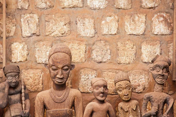 Tradycyjna Rzeźbiona Drewnie Posąg Widziana Wystawie Pałacu Babungo Tutaj Jest — Zdjęcie stockowe