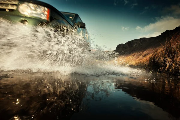 Car Splashing Still Rural Puddle — Stock Photo, Image