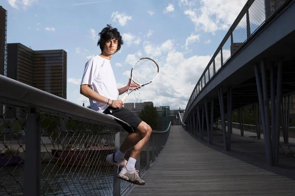 Jeune Femme Jouant Tennis Sur Court — Photo