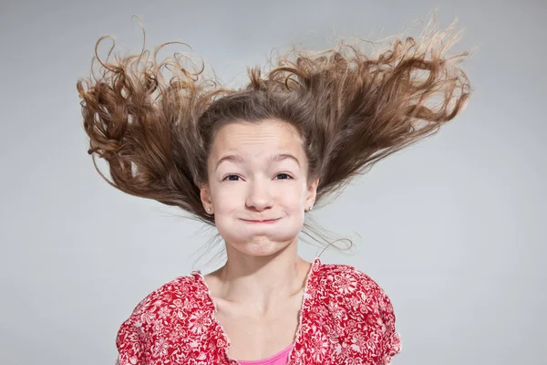 Κορίτσι Ανεμοδαρμένα Μαλλιά — Φωτογραφία Αρχείου