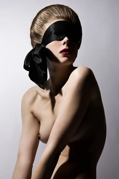 Portrait Naked Young Woman Wearing Blindfold — Stock Photo, Image