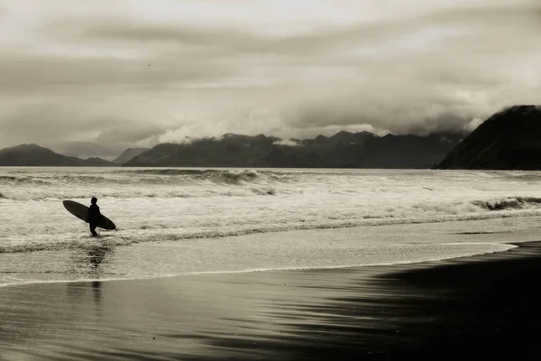 Surfer Beach Kodiak Alaska Verenigde Staten — Stockfoto