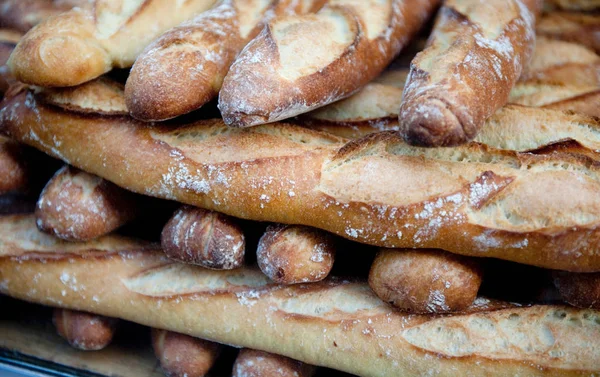 Nahaufnahme Eines Stapels Baguettes Zum Verkauf — Stockfoto