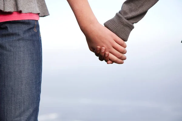 Two Girls Holding Hands Outdoors — Stock Photo, Image