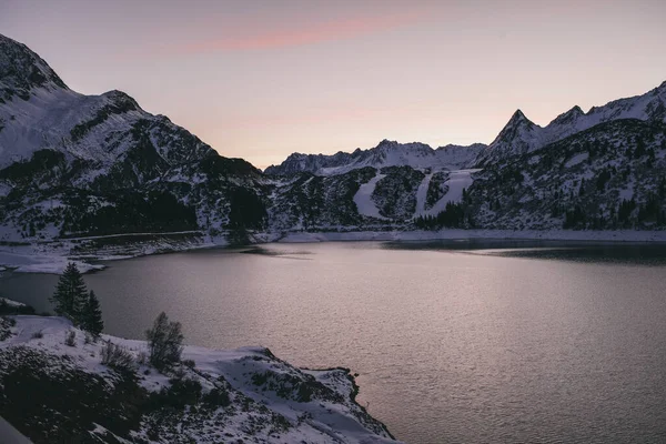 Kops Reservoar Och Snötäckt Bergskedja Kväll Galtur Österrike — Stockfoto