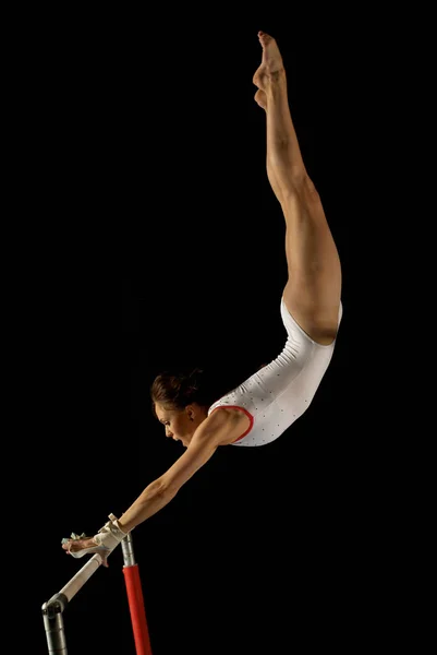 Gymnastka Chytit Bar Uprostřed Letu — Stock fotografie