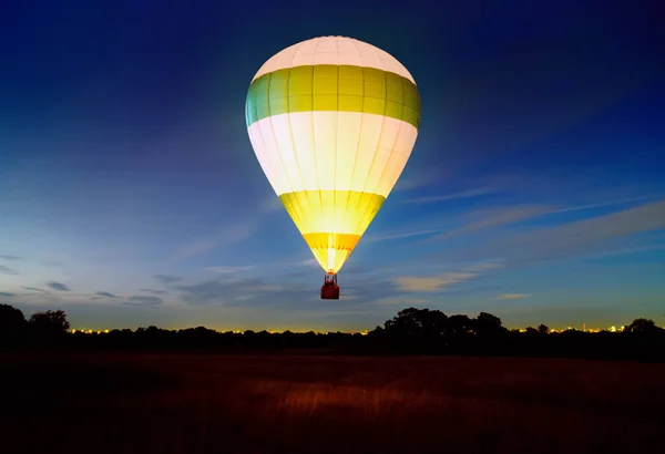 Balon Gorące Powietrze Nocy — Zdjęcie stockowe