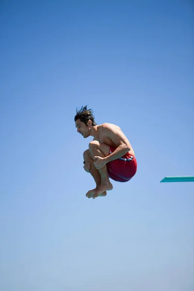 Mann Springt Auf Das Dach Des Flugzeugs — Stockfoto
