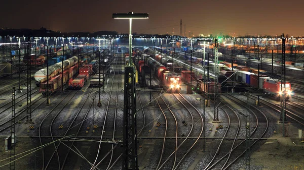 Trein Werf Verlicht Nachts — Stockfoto