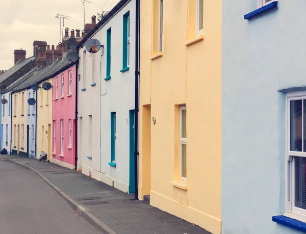 Dylan Thomas Yaşadığı Çalıştığı Sokaktaki Renkli Evler Laugharne Carmarthenshire Galler — Stok fotoğraf