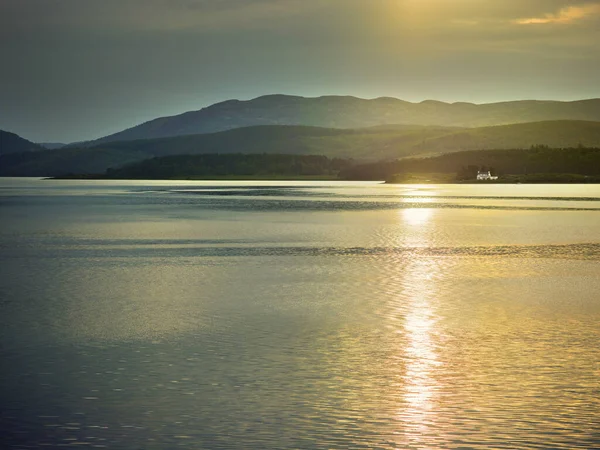 Uma Casa Solitária Por Mar Loch Sunset Cromarty Firth Highland — Fotografia de Stock
