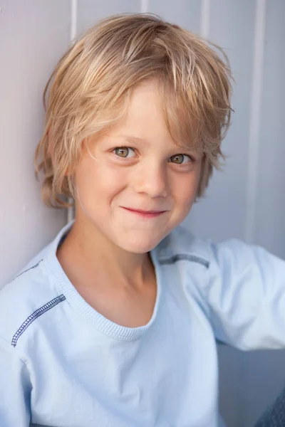 Primer Plano Chicos Sonriendo Cara —  Fotos de Stock