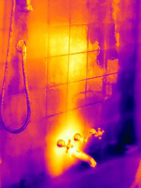 Thermal Image Shower Faucet — 스톡 사진