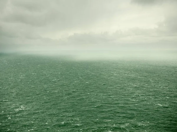 Blick Auf Gewitterwolken Und Regen Über Dem Meer Schlauchboot Kerry — Stockfoto