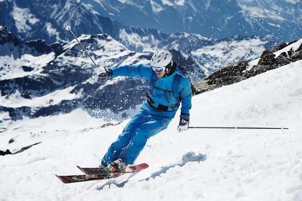 Skieur Masculin Excès Vitesse Vers Bas Montagne — Photo