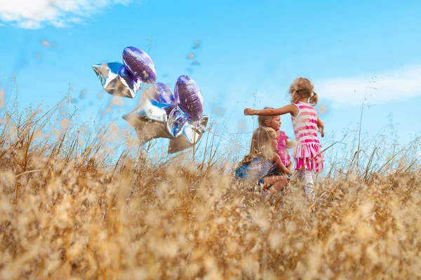 Mädchen Spielen Mit Ballon Diablo State Park Kalifornien Usa — Stockfoto