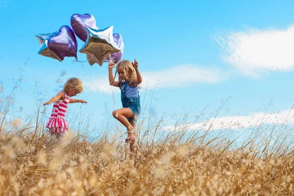 Mädchen Spielen Mit Ballon Diablo State Park Kalifornien Usa — Stockfoto