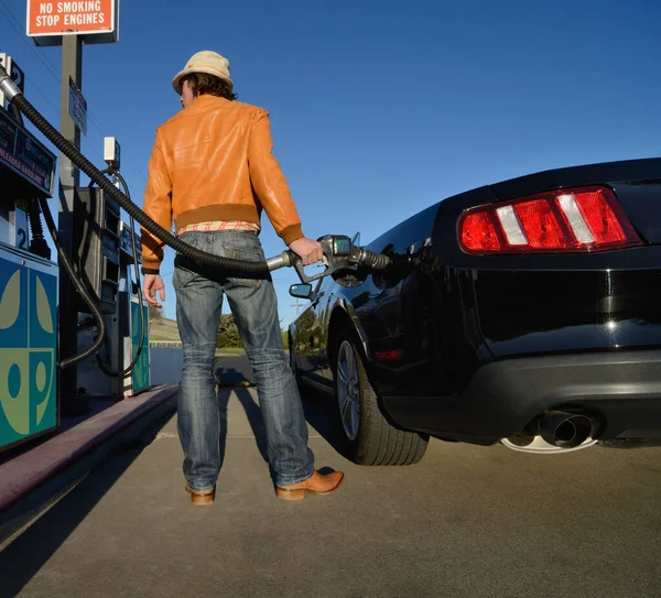 Man Filling Car Gas — Stock Photo, Image