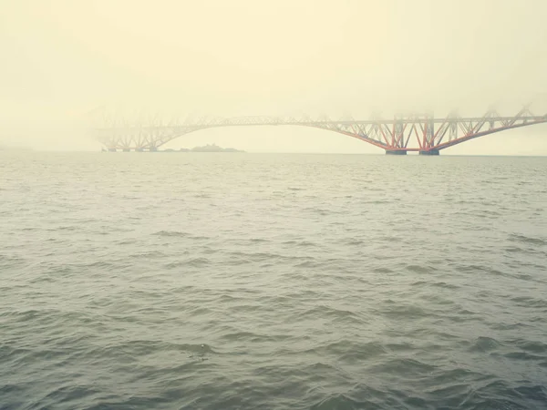 Misty Άποψη Της Forth Σιδηροδρομικής Γέφυρας South Queensferry Σκωτία Ηνωμένο — Φωτογραφία Αρχείου