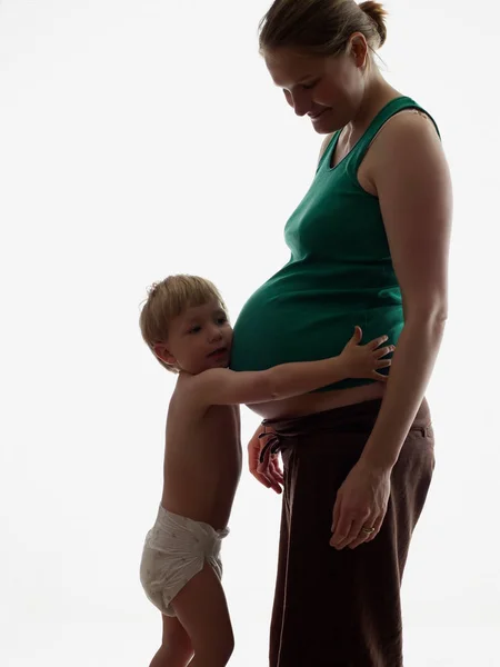 Беременная Мать Маленький Сын — стоковое фото