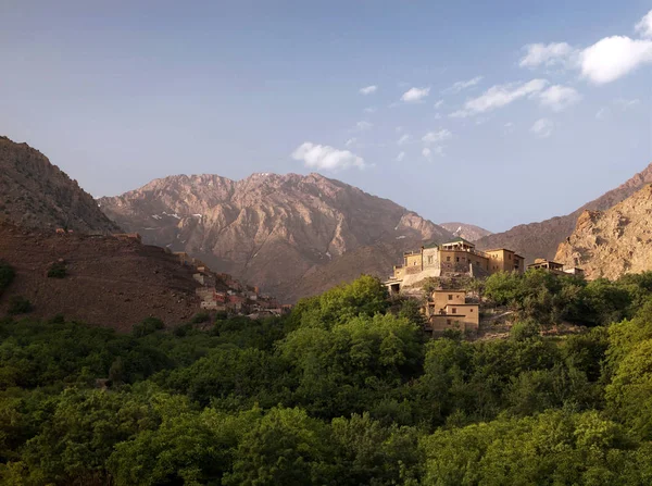 Una Kasbah Sienta Las Colinas Debajo Del Monte Toubkal Imlil — Foto de Stock