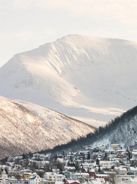 ノルウェー トロムソ周辺の山々の眺め — ストック写真