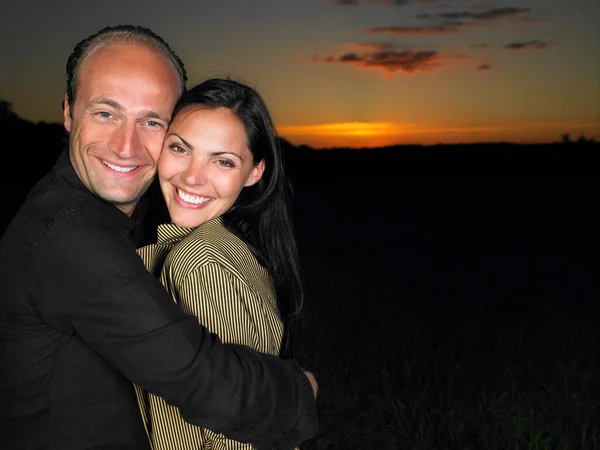 Couple Smiling Field Night — Stock Photo, Image