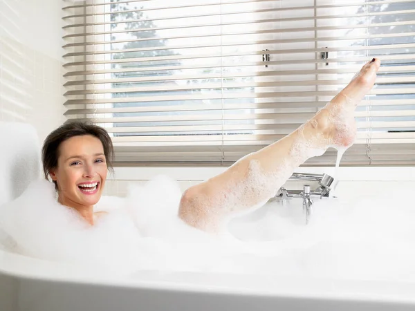 Mulher Banheiro Tomando Banho — Fotografia de Stock