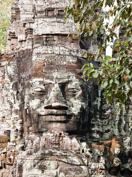 Een Stenig Gezicht Ingebouwd Muur Bij Bayon Tempel Angkor Siem — Stockfoto