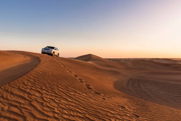 Footprints Leading Car Desert Dubai United Arab Emirates — Stockfoto