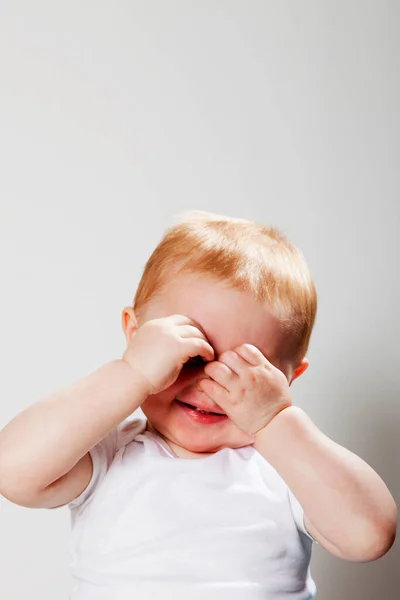 Bebé Chico Frotando Ojos — Foto de Stock