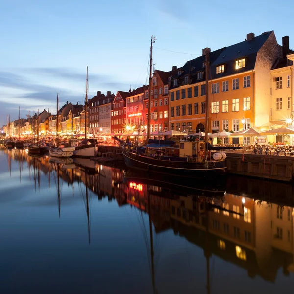 Wohnungen Kanal Nachts Angezündet — Stockfoto