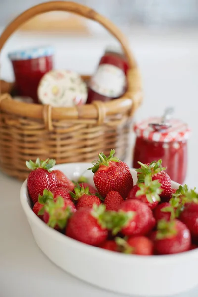 Bowl Strawberries Jars Jelly — Stock Photo, Image