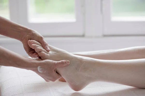 Mujer Teniendo Pedicura Spa — Foto de Stock