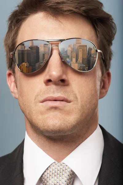 Geschäftsmann Mit Sonnenbrille — Stockfoto