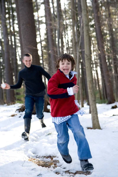 Father Son Throwing Snowballs — Stock Photo, Image