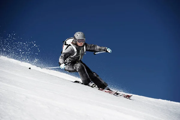 Ski Féminin Vitesse Montagne — Photo