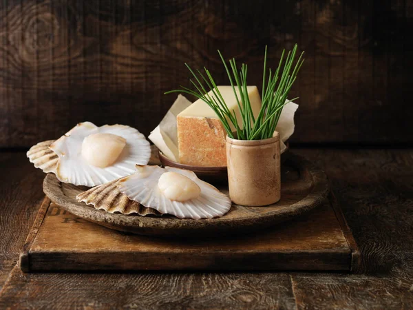 Coquille Jacques Mit Schnittlauch Und Grauem Käse — Stockfoto