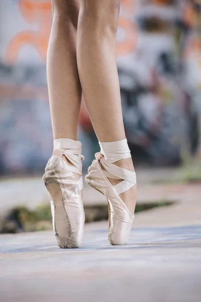 Legs Feet Ballet Dancing Girl Pointe Front Graffiti – stockfoto