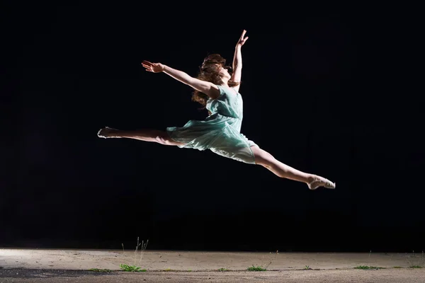 Dançarino Ballet Saltando Livre — Fotografia de Stock