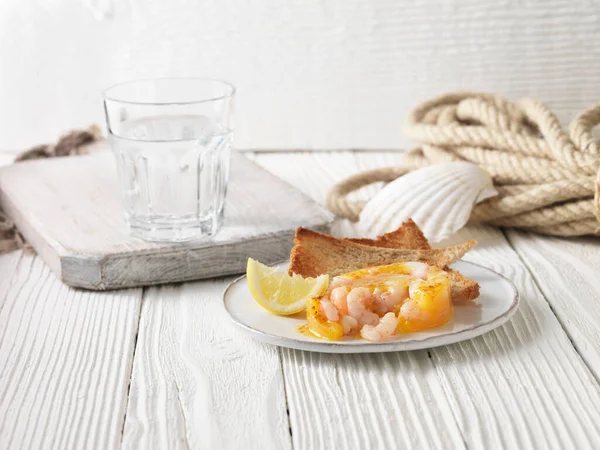 Potted Prawns Wholemeal Toast Lemon — Stockfoto