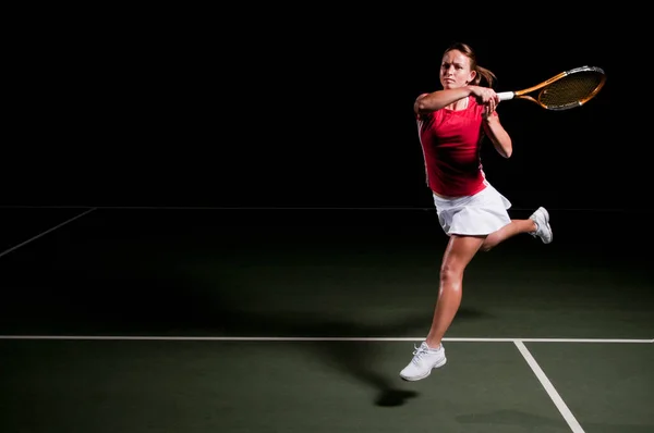 Frau Spielt Tennis Innenräumen — Stockfoto