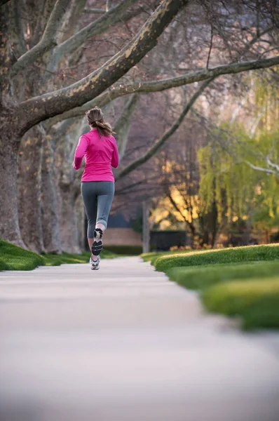 Mujer Corriendo Parque —  Fotos de Stock