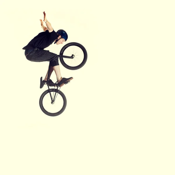 Bmx Motorlu Genç Adam Havada — Stok fotoğraf