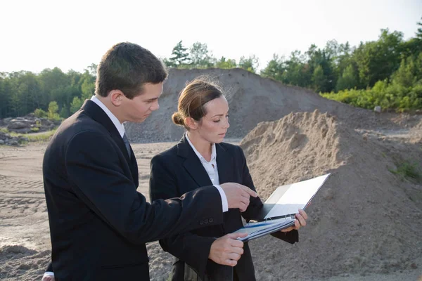 Zakenmensen Die Ontwikkeling Plannen — Stockfoto