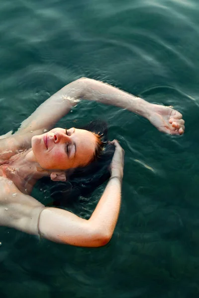 Woman Relaxing Sea — Stock Photo, Image