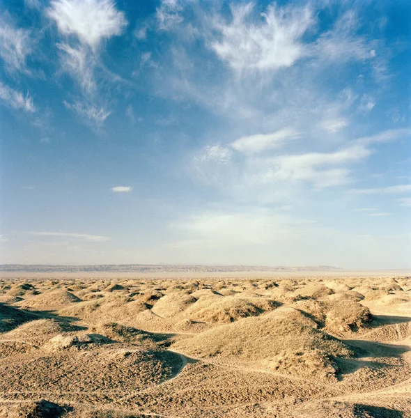 Uma Paisagem Rochosa Desértica Longo Estrada Dunhuang Jiayuguan Província Gansu — Fotografia de Stock