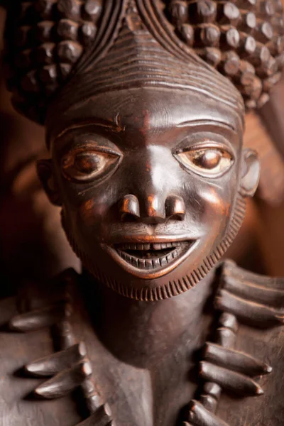 Estatua Tallada Madera Tradicional Vista Exhibición Palacio Babungo Aquí Hay — Foto de Stock